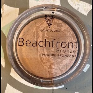 Beachfront bronzer younique!